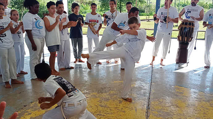 Projeto De Capoeira Em Assis Promove Aulas Gratuitas E Inclusivas