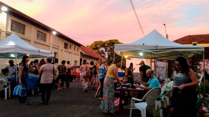 Feira de Economia Solidária tem show Vivi Lameu e Thiago Abreu em